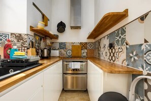 Appartamento Basic, 2 letti matrimoniali | Cucina privata | Frigorifero, forno, piano cottura, lavastoviglie