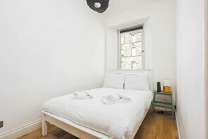 Departamento básico, 2 camas matrimoniales | 2 habitaciones, tabla de planchar con plancha y wifi gratis 