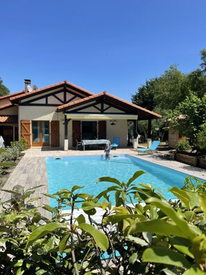 Ulkouima-allas, lämmitetty uima-allas