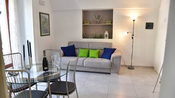 Design Suite, 1 Bedroom, City View | Living area | Flat-screen TV