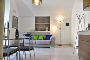 Exclusive Suite | Living area | Flat-screen TV