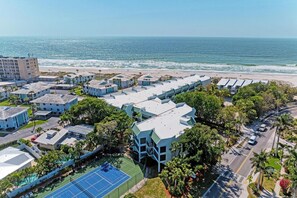 Sports court - Sun Plaza West Unit 201, gulf front complex on AMI (Holmes Beach)