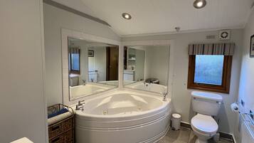 Shower, jetted bath, hair dryer, towels