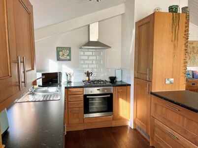 A homely lodge in a tranquil setting with lake view