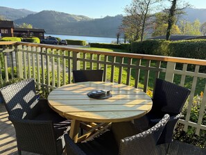 Outdoor dining - A homely lodge in a tranquil setting with lake view (Bassenthwaite)