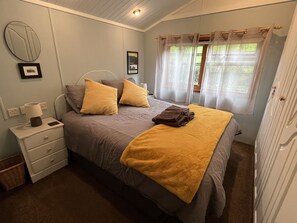 2 عدّة غرف نوم ومكواة/لوح كي وواي فاي مجانًا وملاءات أسرّة