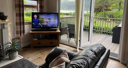 A homely lodge in a tranquil setting with lake view