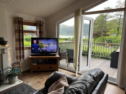 A homely lodge in a tranquil setting with lake view