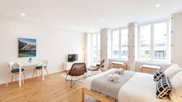 Una scrivania, ferro/asse da stiro, Wi-Fi gratuito, lenzuola