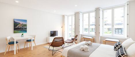 Schreibtisch, Bügeleisen/Bügelbrett, kostenloses WLAN, Bettwäsche