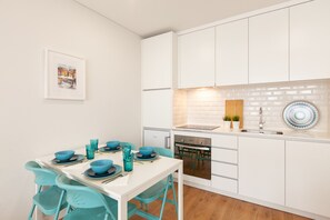 Fridge, microwave, oven, coffee/tea maker