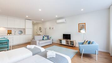 办公桌、熨斗/熨衣板、免费 WiFi、床单