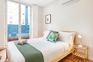 Unclassified image, 5 of 19, button