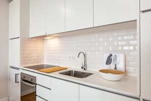 Fridge, microwave, oven, coffee/tea maker
