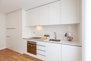Fridge, microwave, oven, coffee/tea maker
