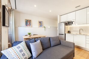 TV - D&S - Porto Theater Apartment II (Oporto)