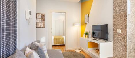 Een strijkplank/strijkijzer, gratis wifi, beddengoed