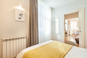Iron/ironing board, free WiFi, bed sheets