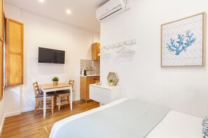 Unclassified image, 4 of 20, button