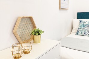 Unclassified image, 2 of 20, button