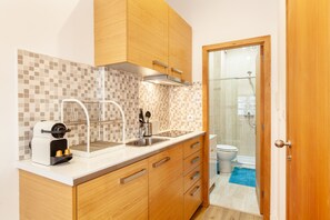 Fridge, microwave, coffee/tea maker, electric kettle