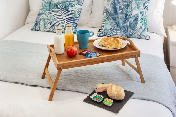 Unclassified image, 1 of 20, button