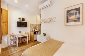 Unclassified image, 4 of 17, button