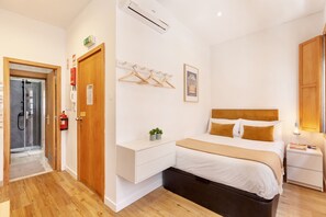 Unclassified image, 5 of 17, button