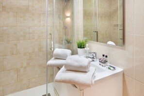 Unclassified image, 3 of 22, button