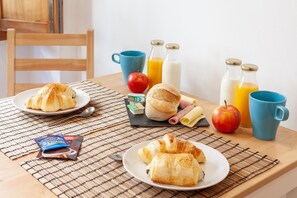 Unclassified image, 3 of 22, button