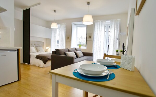 Iron/ironing board, free WiFi, bed sheets
