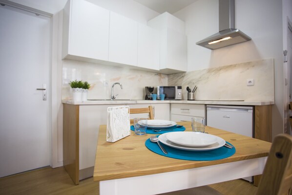 Fridge, microwave, coffee/tea maker, electric kettle