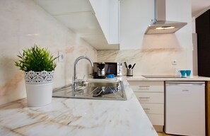 Fridge, microwave, coffee/tea maker, electric kettle