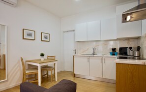 冰箱、微波炉、茶具/咖啡用具、电热水壶