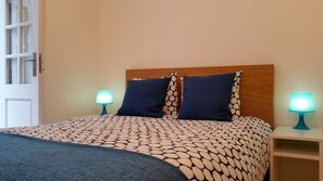 Iron/ironing board, free WiFi, bed sheets