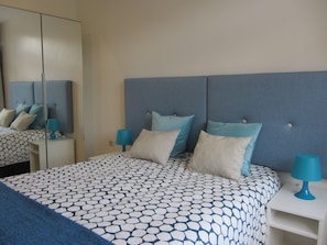 1 chambre, fer et planche à repasser, accès au Wi-Fi (inclus)