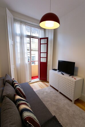 TV - Loureiro 67 - III (Oporto)