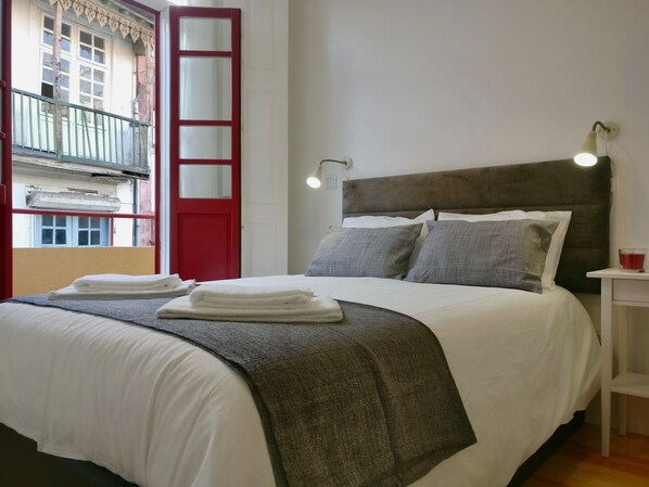 1 bedroom, iron/ironing board, free WiFi, bed sheets - Loureiro 67 - III (Oporto)