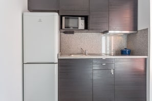 Fridge, microwave, coffee/tea maker, electric kettle