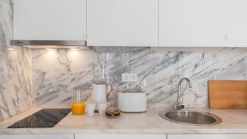 Refrigerador, microondas, horno, cafetera/tetera