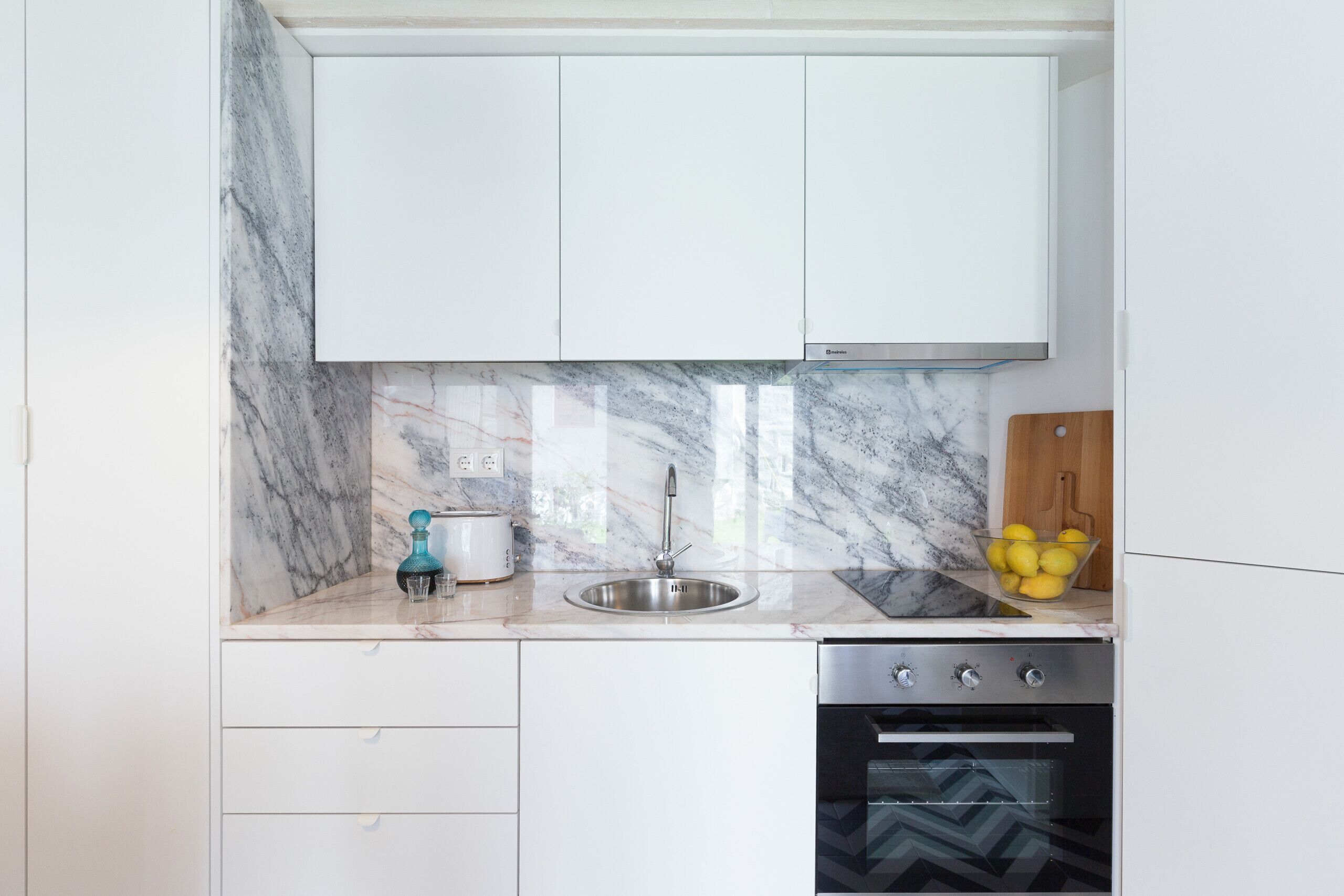 Fridge, microwave, oven, coffee/tea maker