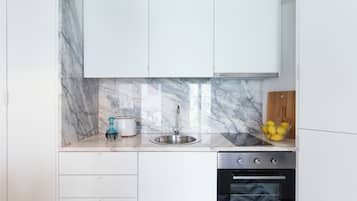 Fridge, microwave, oven, coffee/tea maker