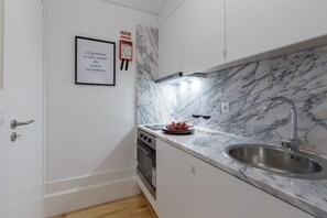 Refrigerador, microondas, horno, cafetera/tetera