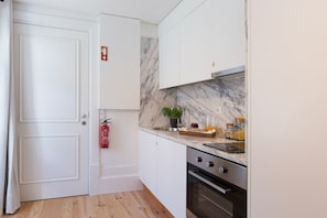 Fridge, microwave, oven, coffee/tea maker