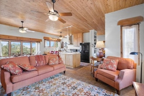 Living area - Casa de Luna - Desert Sanctuary (Alpine)