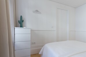 Unclassified image, 2 of 24, button