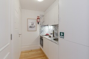 Refrigerador, microondas, horno, cafetera/tetera