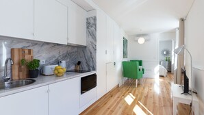 Kaffetrakter/tekoker, kjøleskap, mikrobølgeovn og ovn