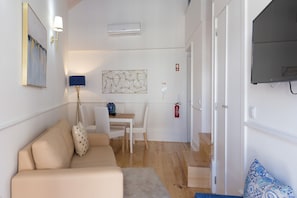 TV - Loureiro Villas - F (Oporto)