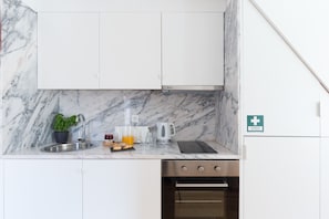 Fridge, microwave, oven, coffee/tea maker